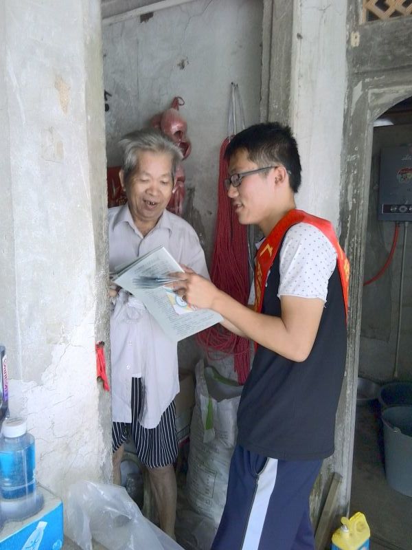 “您的笑容，是最大的理解。”摄影方彩蓉