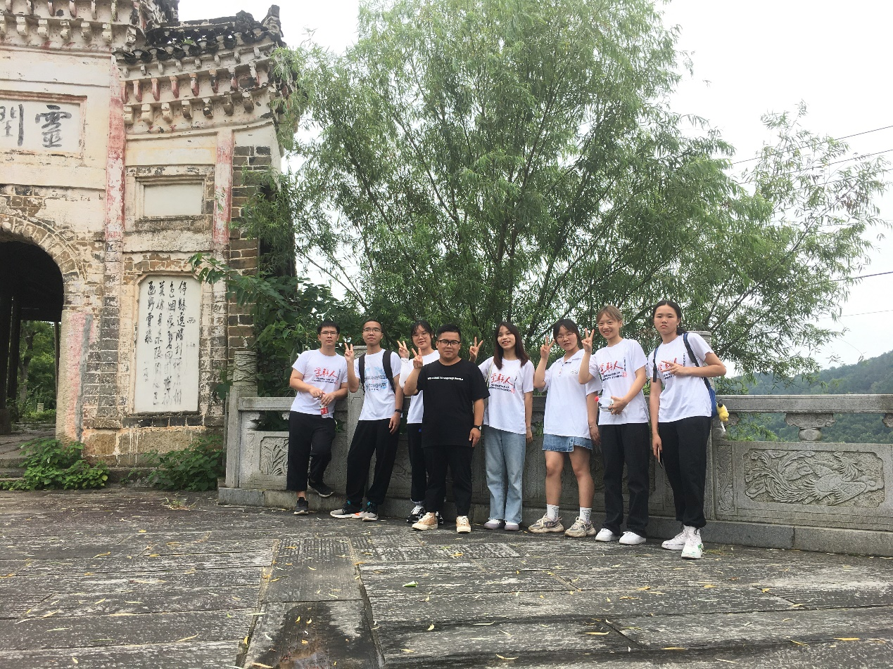 灵川学联梦之船支教队在黄梅学联代表的带领下学习了黄梅佛教的历史3