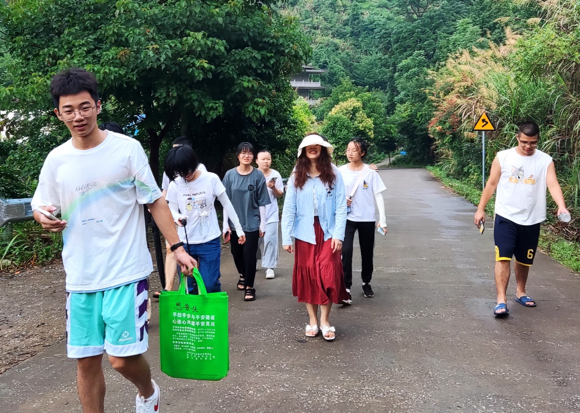 思安头小学支教队正式前往学校支教