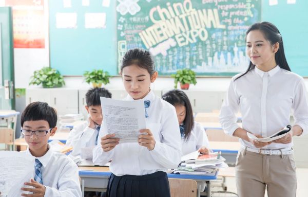 图怪兽_孤独是人才常态夕阳海边孤独的人公众号首图(3)