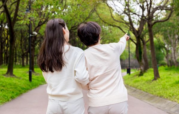 图怪兽_妇女节卡通插画公众号首图